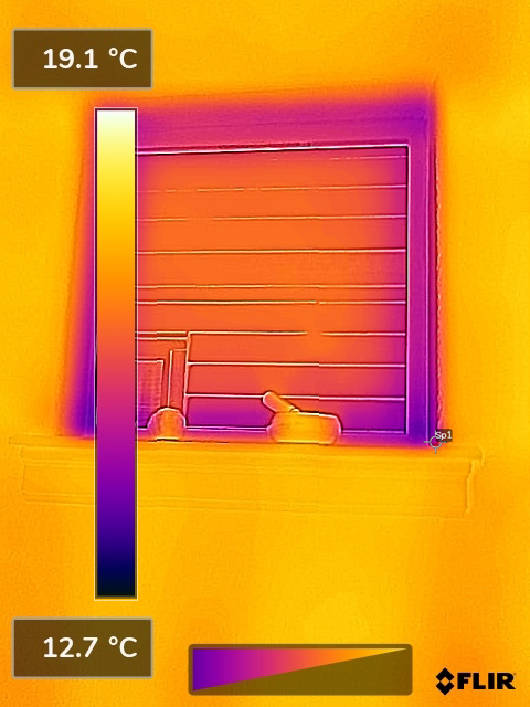 FLIR_EDGE_창문 누출.jpg